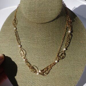 Women`s gold tone faux pearl chain necklace.